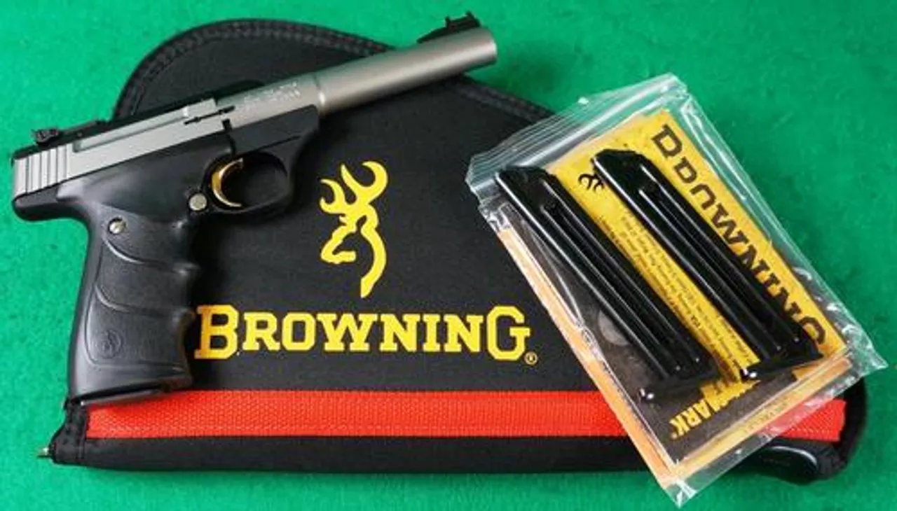 Browning Buck Mark Package 22LR Camper URX S/S 3 Mags & Pistol Rug