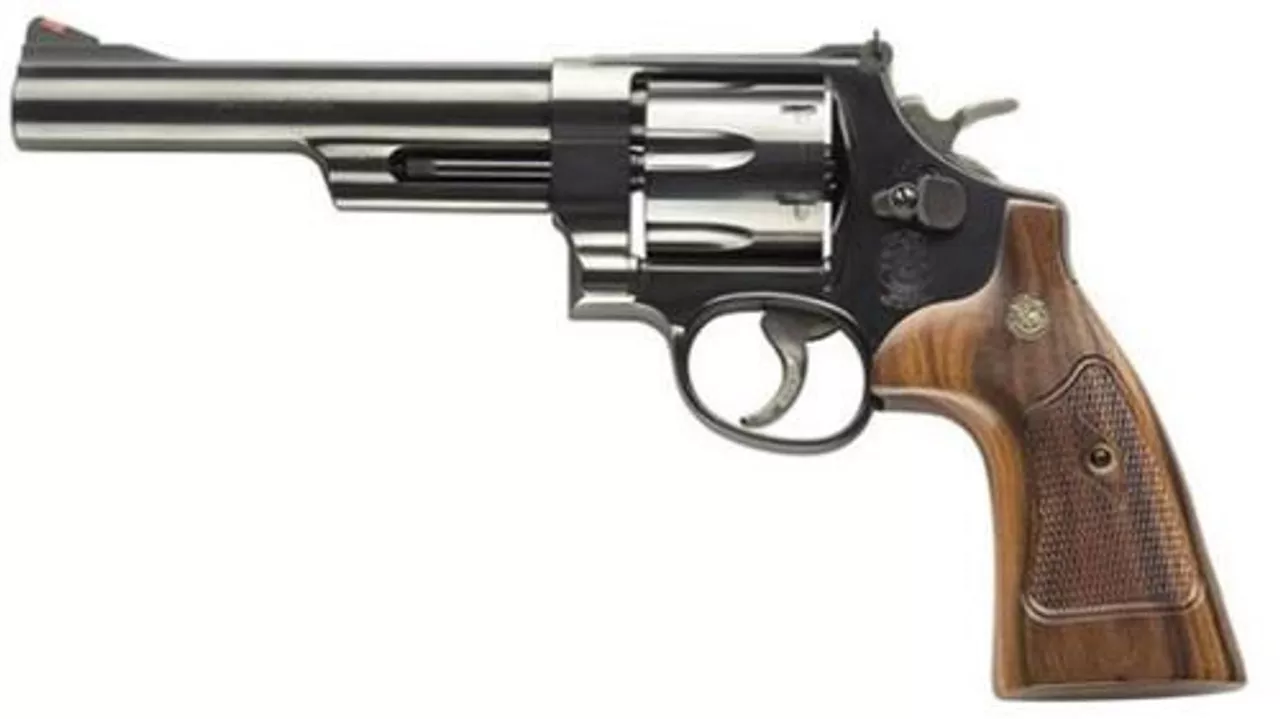 Smith & Wesson 57 Classic, 41 Magnum, 6″ Barrel, Blued Finish