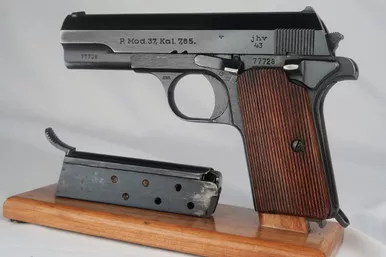 SOLD - Excellent Nazi Femaru mod 37 - Matching Magazine (77728 - 06240)
